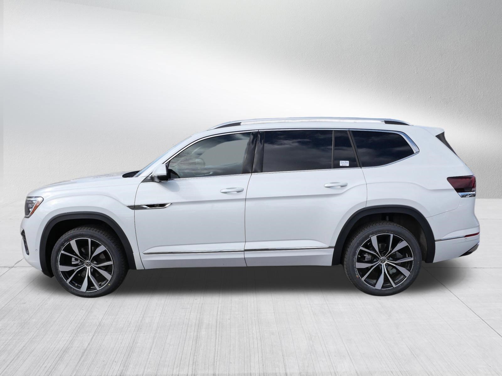 Certified 2024 Volkswagen Atlas SEL Premium R-Line image 4