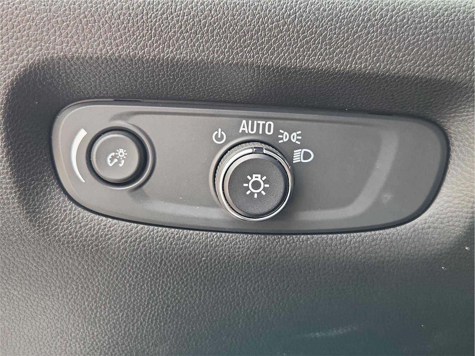 Used 2024 Chevrolet Traverse LS w/ Safety Package FWD image 17