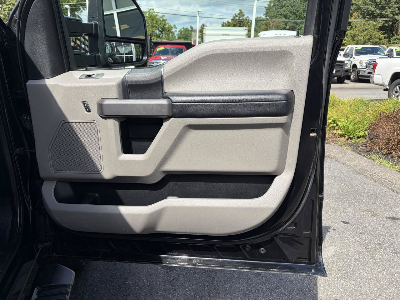 Used 2020 Ford F250 XLT w/ FX4 Off-Road Package AWD/4WD image 40
