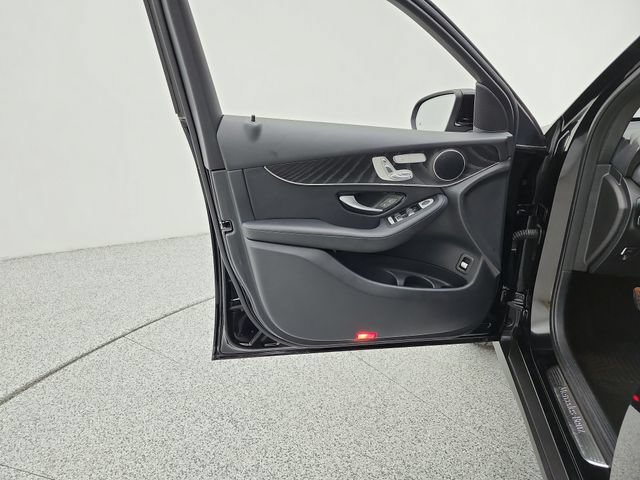 Used 2018 Mercedes-Benz GLC 300 4MATIC image 36