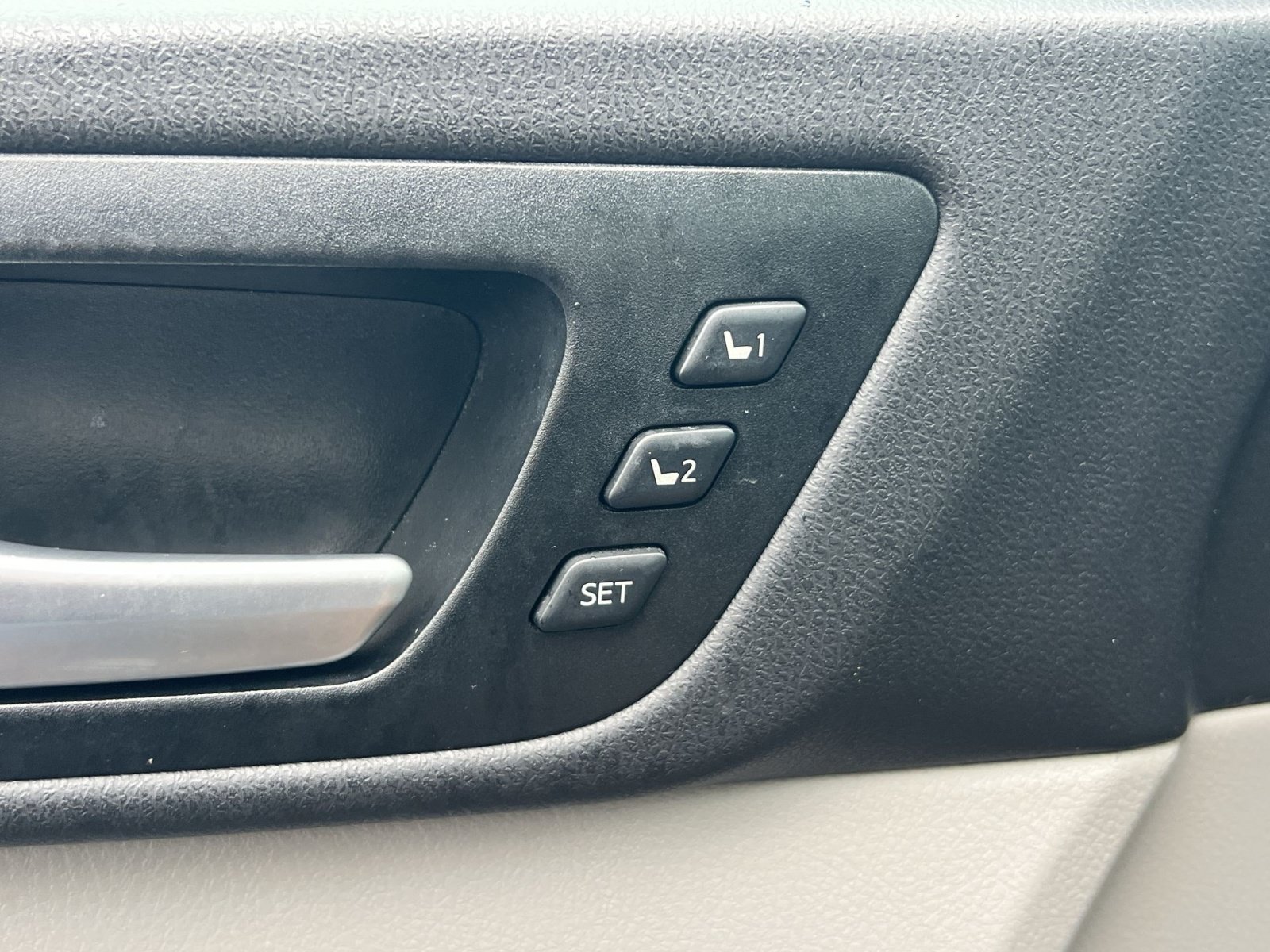 Used 2015 Toyota Highlander Limited AWD/4WD image 30