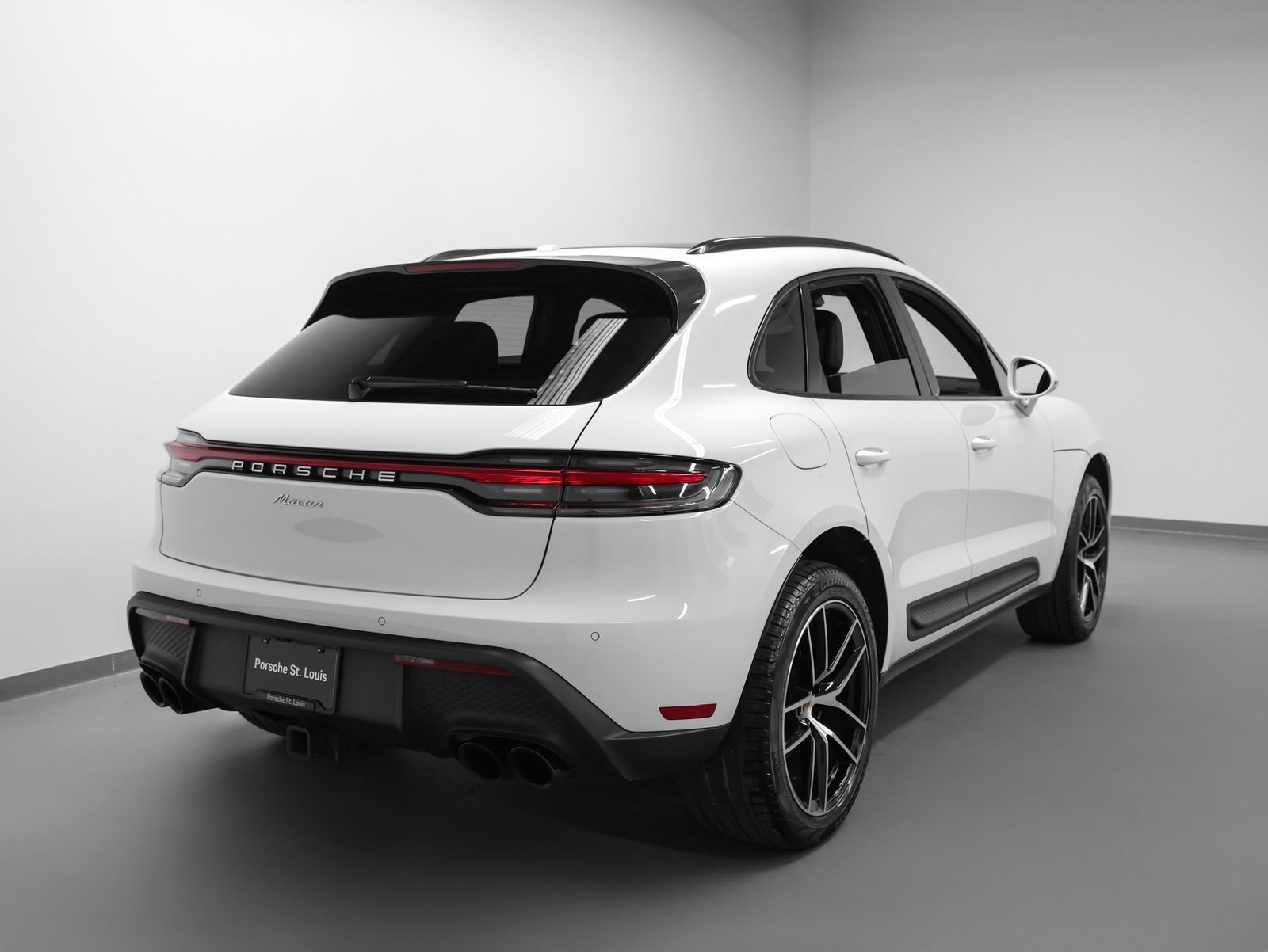 Used 2023 Porsche Macan image 12