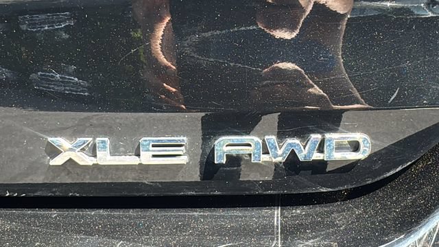 Used 2021 Toyota Highlander XLE AWD/4WD image 12