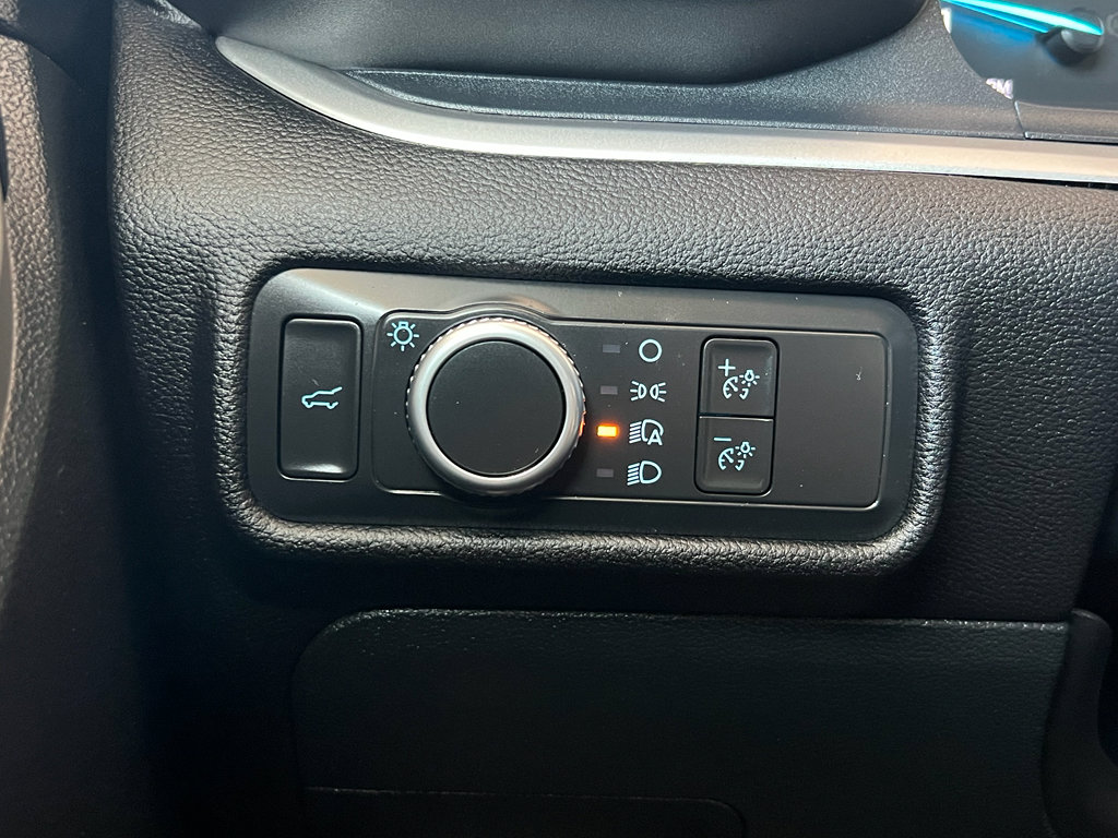 Used 2022 Ford Explorer XLT image 28