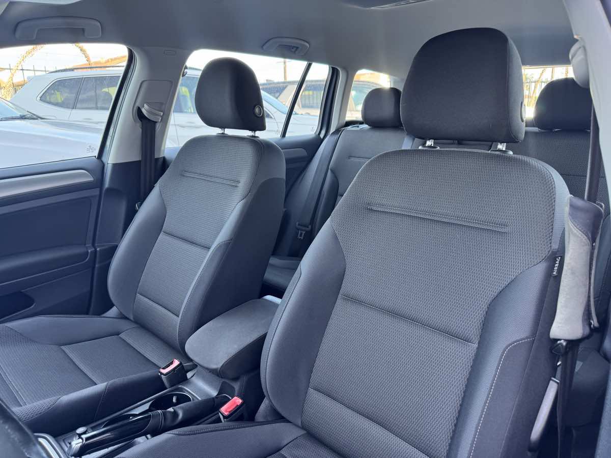 Used 2016 Volkswagen Golf S FWD image 37