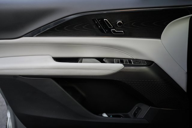 Used 2024 Cadillac Lyriq Luxury image 34