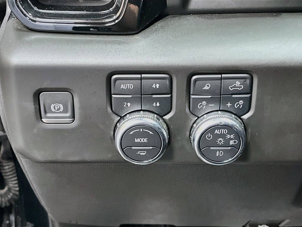 Used 2025 GMC Sierra 1500 AT4 w/ AT4 Premium Package AWD/4WD image 10