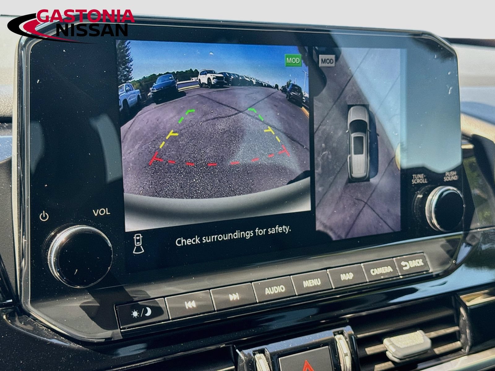 Used 2025 Nissan Pathfinder SL w/ Black Appearance Package FWD image 18