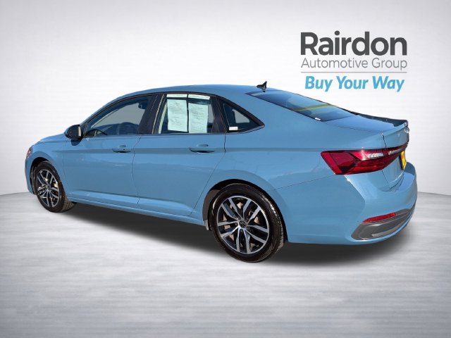 Used 2025 Volkswagen Jetta SE FWD image 5