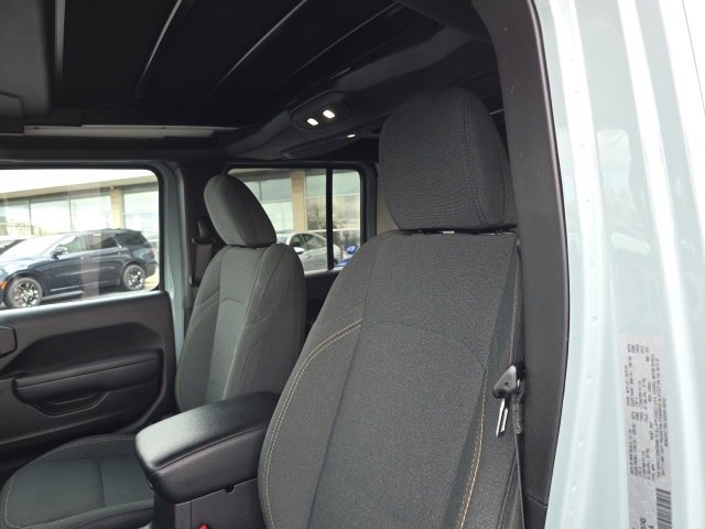 Used 2024 Jeep Wrangler Willys image 13