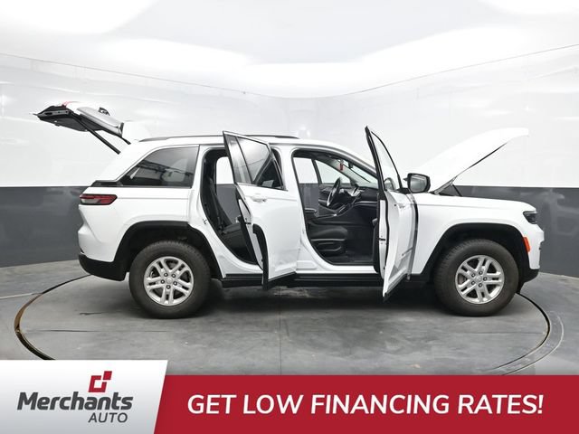 Used 2022 Jeep Grand Cherokee Laredo w/ Luxury Tech Group I AWD/4WD image 58