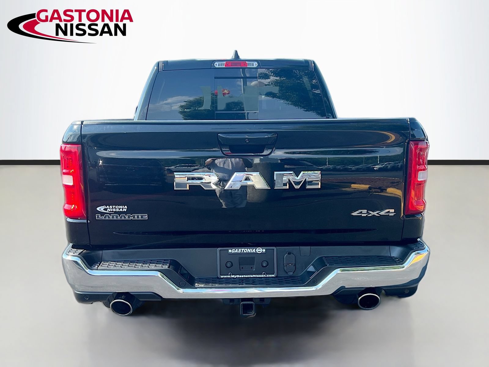 Used 2025 RAM 1500 Laramie AWD/4WD image 7