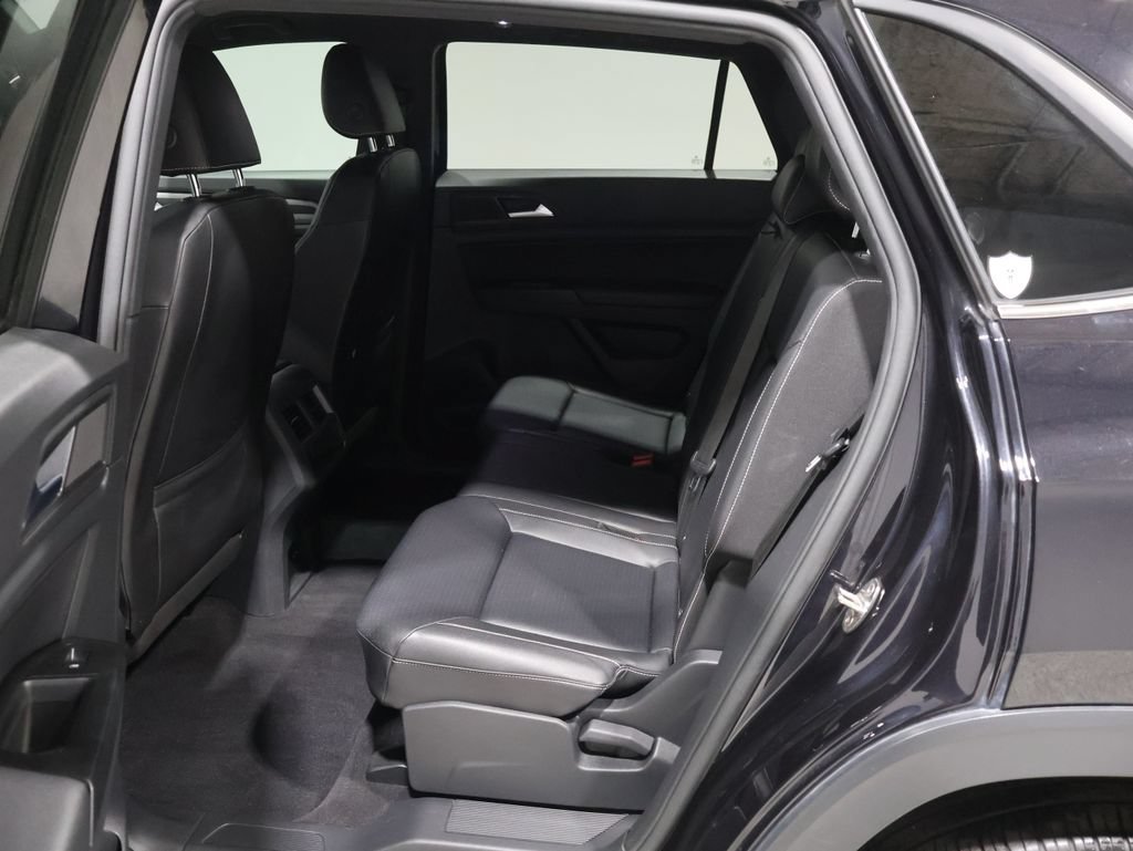 Used 2020 Volkswagen Atlas Cross Sport SE w/ Panoramic Sunroof Package AWD/4WD image 17