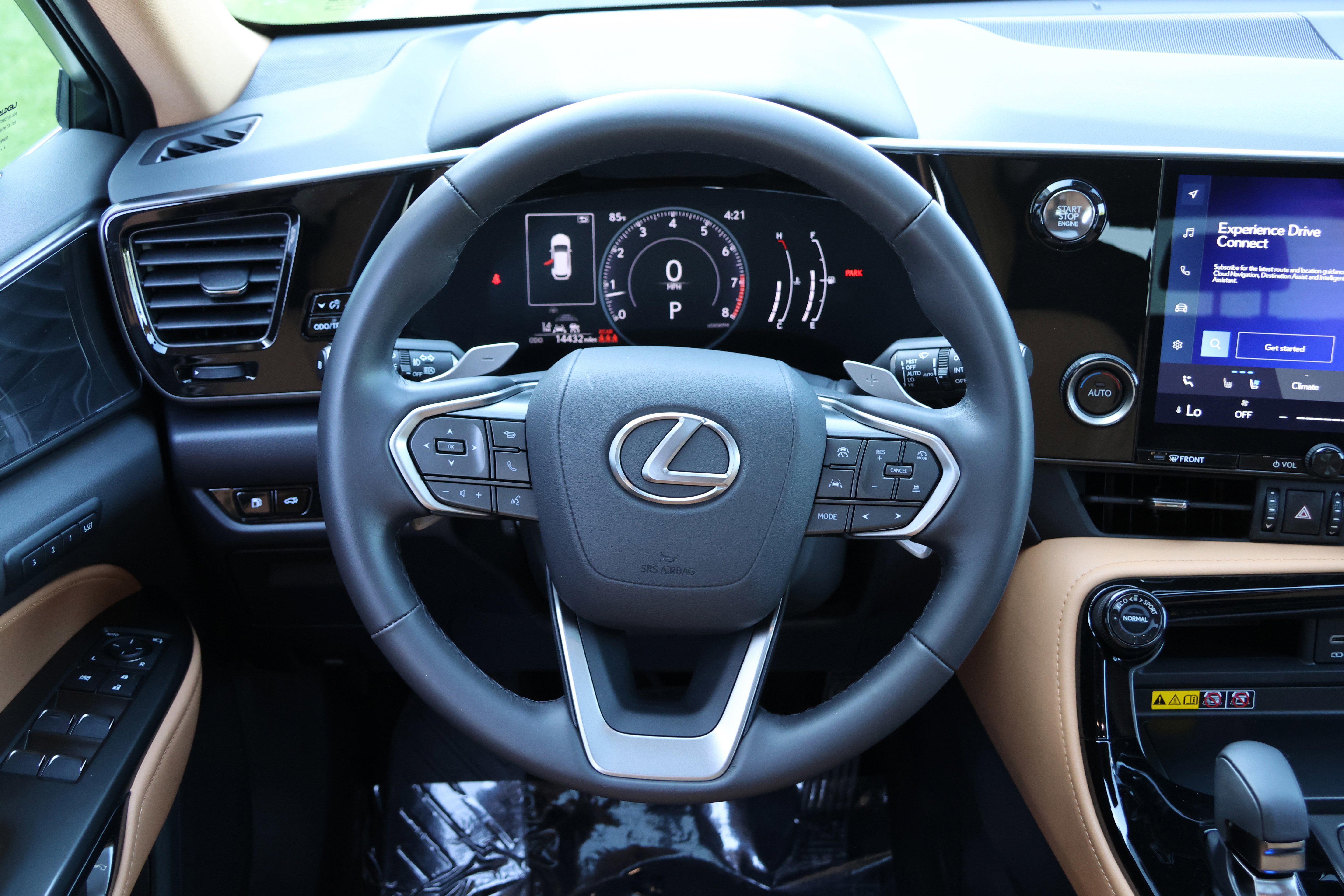 Used 2025 Lexus NX 250 FWD w/ Towing Package (2000 Lbs) image 18