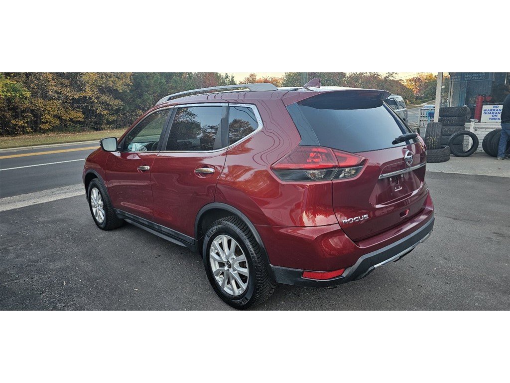 Used 2018 Nissan Rogue SV image 2