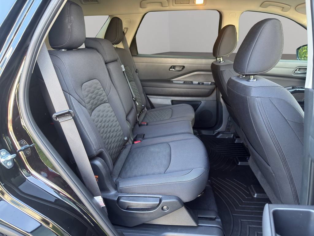 Used 2026 Nissan Pathfinder SV FWD image 18