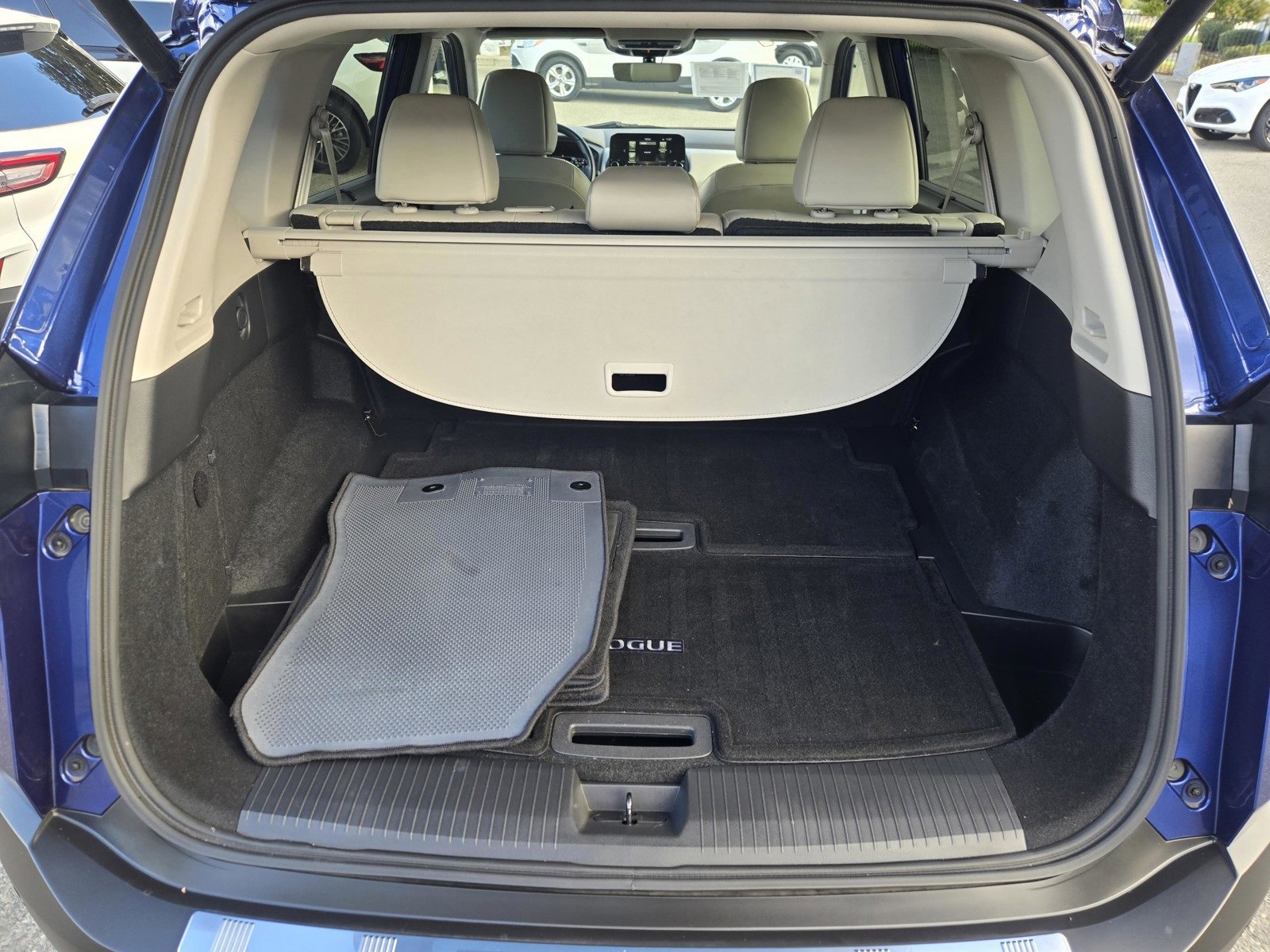 Used 2022 Nissan Rogue SL w/ SL Premium Package image 30