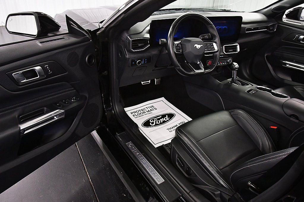 Used 2025 Ford Mustang Premium image 13