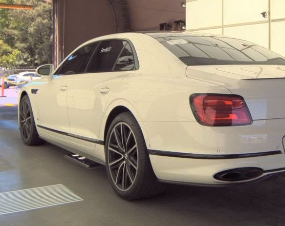 Used 2021 Bentley Flying Spur V8 AWD/4WD image 3