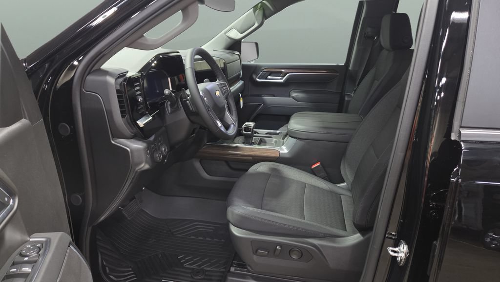 New 2026 Chevrolet Silverado 1500 LT w/ Z71 Off-Road Package AWD/4WD image 8