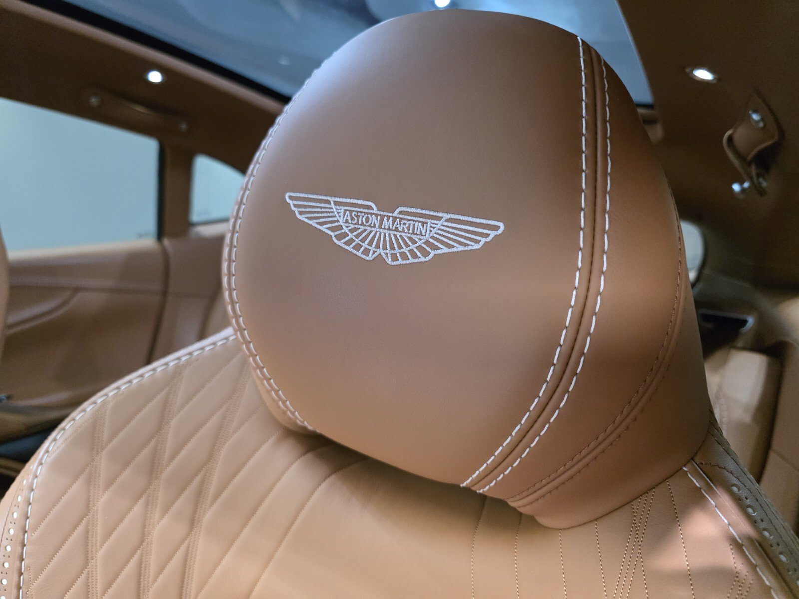 Used 2022 Aston Martin DBX image 5