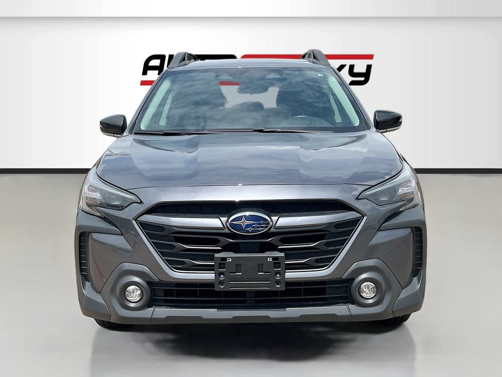 Used 2025 Subaru Outback Premium AWD/4WD image 2