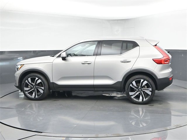 Used 2024 Volvo XC40 B5 Plus w/ Climate Package image 5