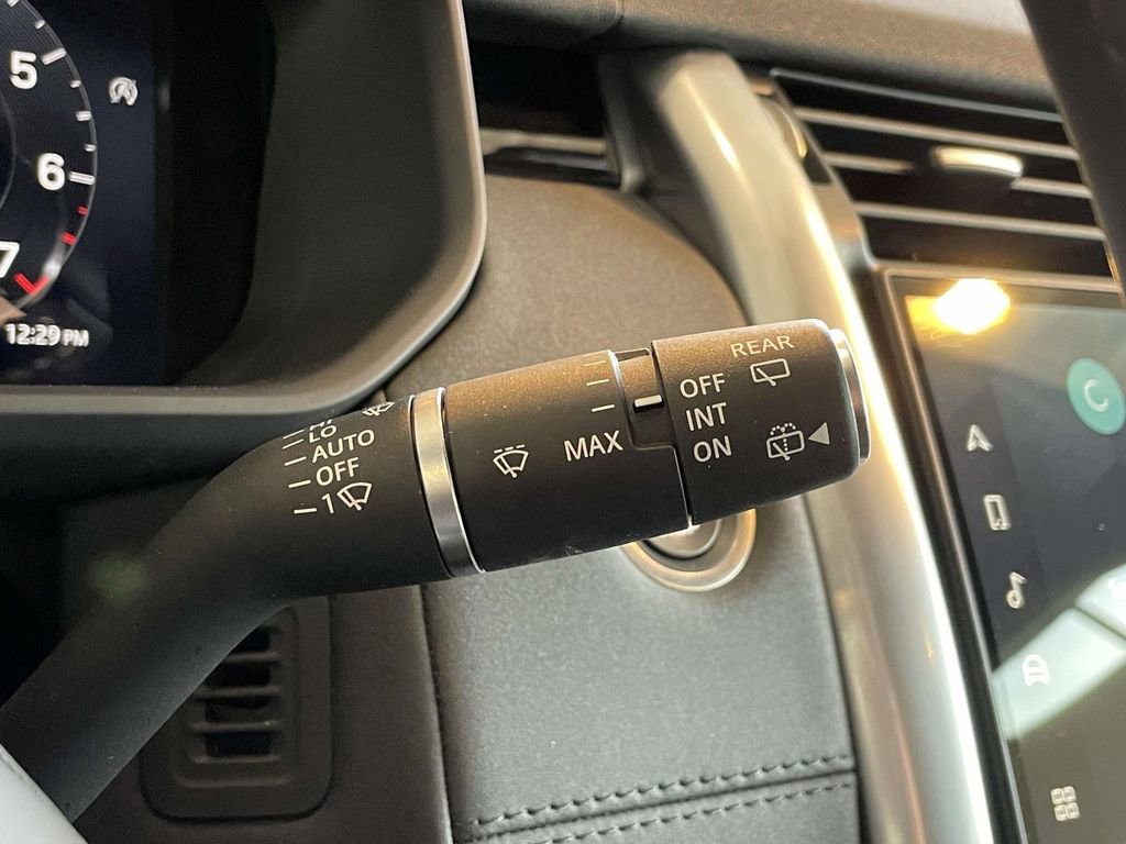 Used 2025 Land Rover Discovery S image 42