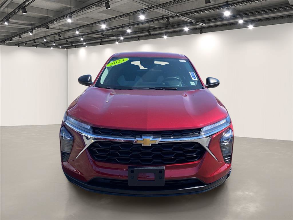 Used 2024 Chevrolet Trax LS FWD image 2