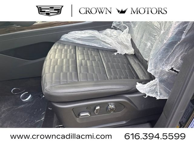 New 2026 Cadillac Escalade ESV Platinum Sport w/ LPO, ONYX Package AWD/4WD image 11