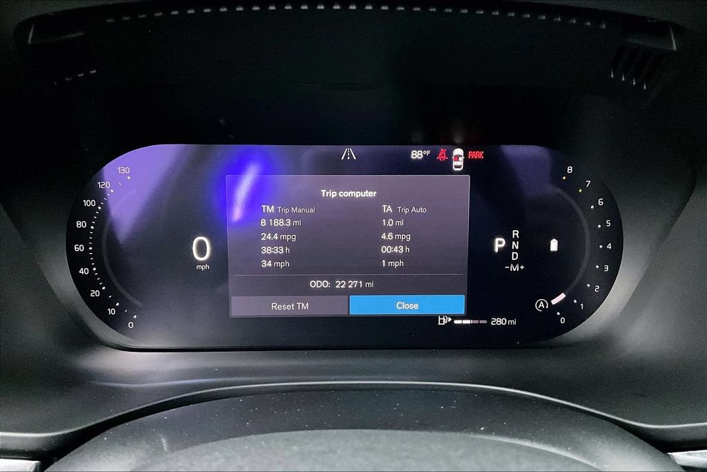 Certified 2023 Volvo XC60 B5 Plus AWD/4WD image 28