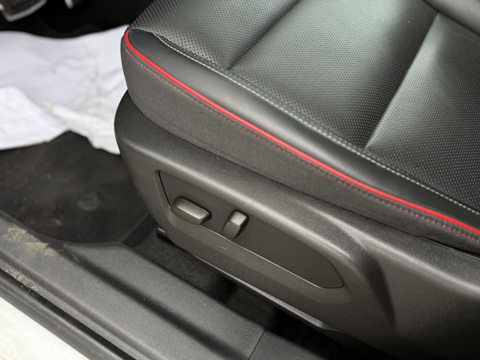 Certified 2023 Buick Envision Essence w/ Sport Touring Package image 14