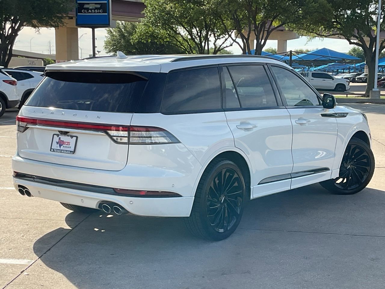 Used 2023 Lincoln Aviator Reserve w/ Equipment Group 201A image 5