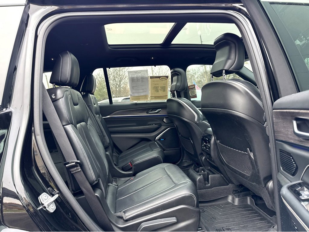 Used 2022 Jeep Grand Cherokee L Overland w/ Luxury Tech Group IV image 9