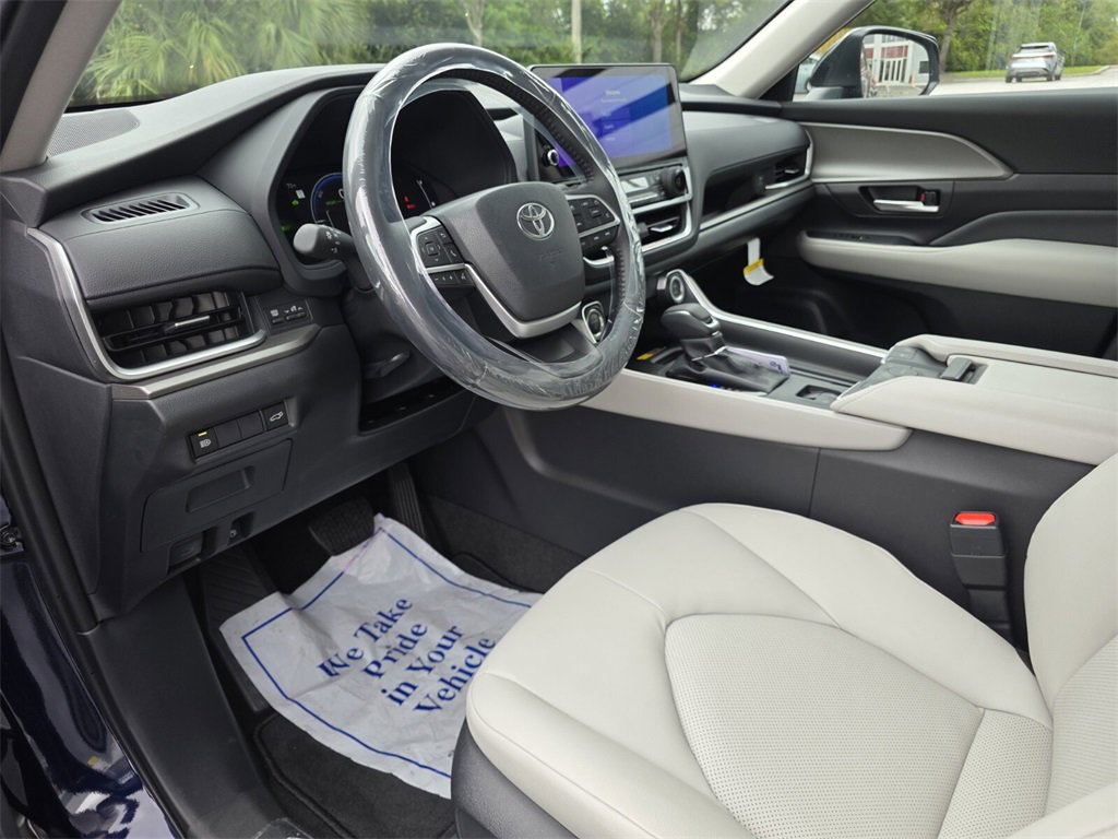 New 2026 Toyota Grand Highlander XLE image 27