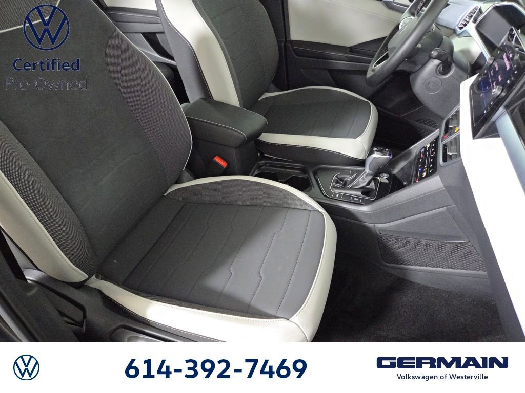 Certified 2025 Volkswagen Taos SE image 28