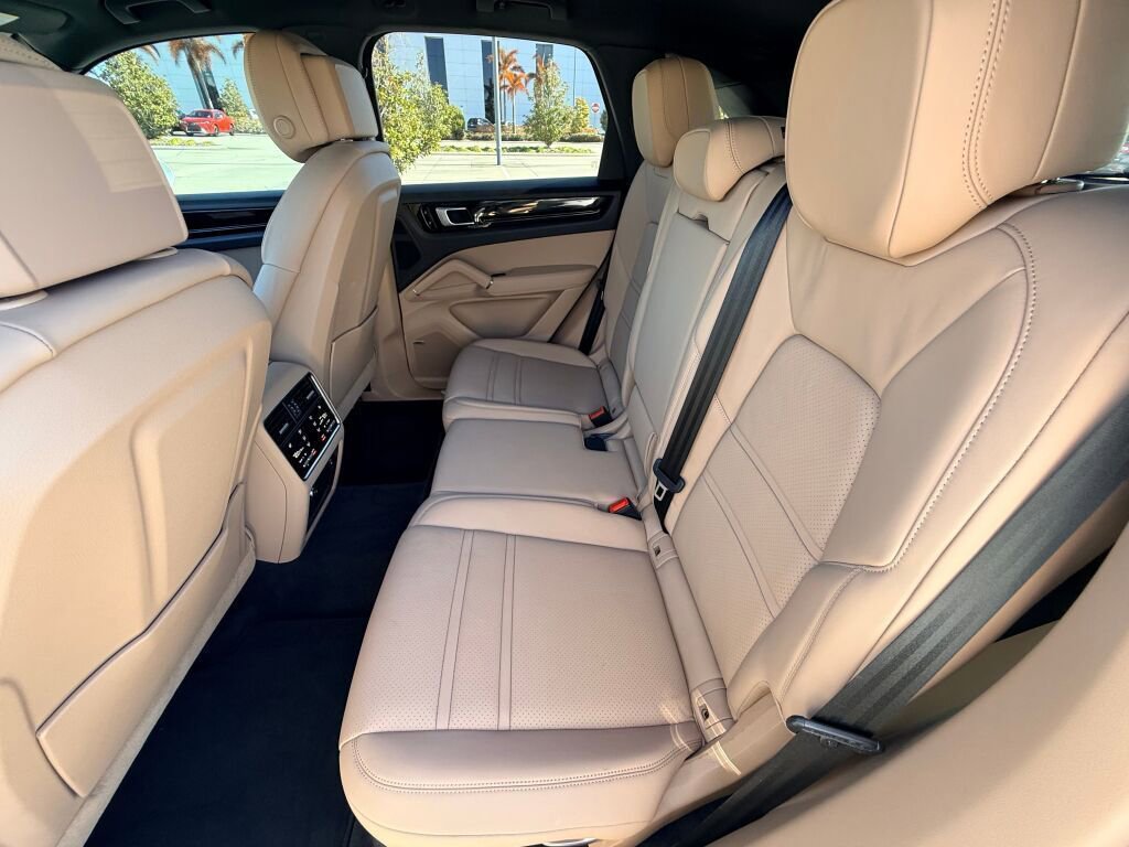 Used 2021 Porsche Cayenne image 18
