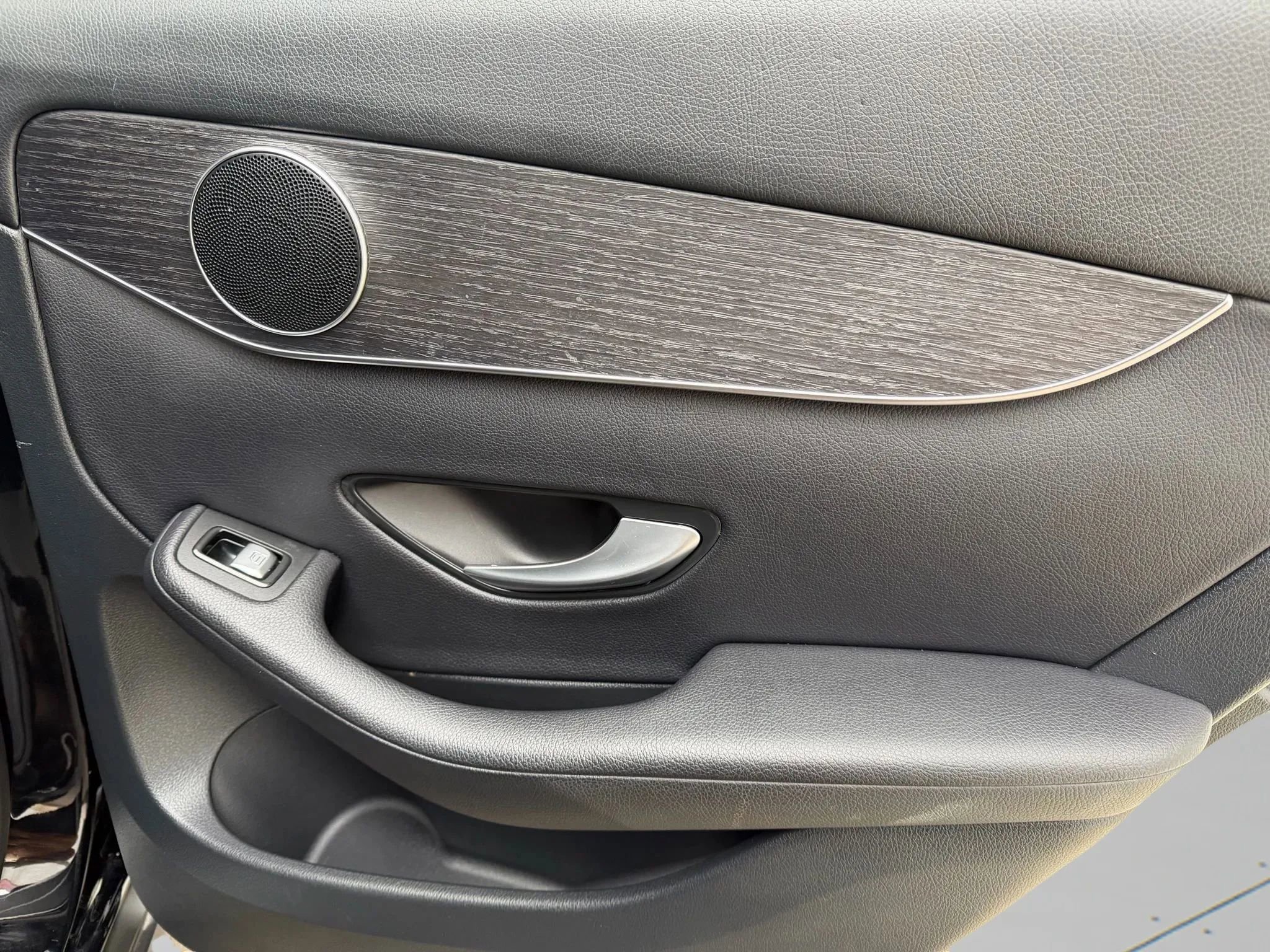 Used 2021 Mercedes-Benz GLC 300 4MATIC image 11