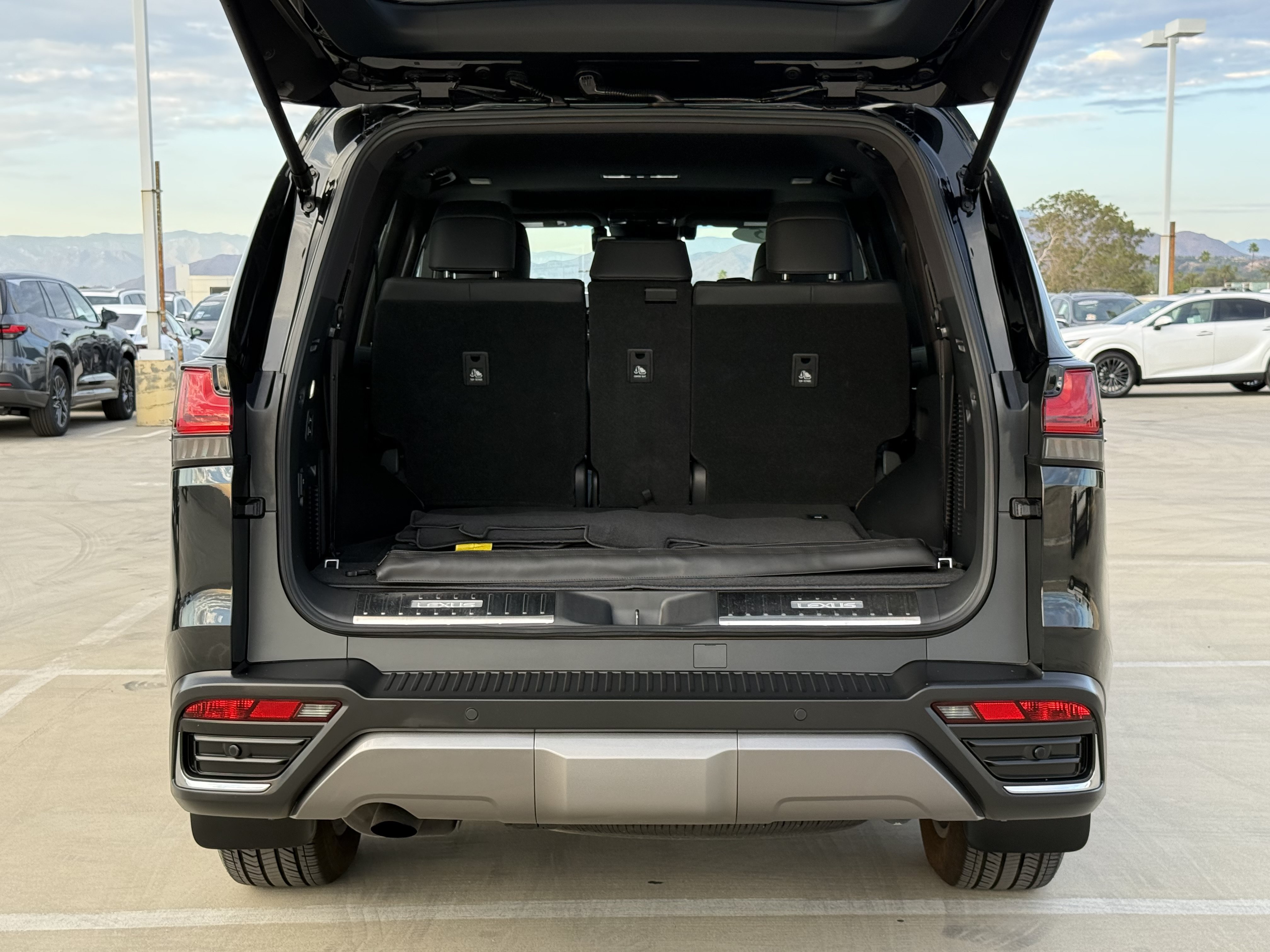 Used 2024 Lexus LX 600 4WD w/ Interior Upgrade Package image 14