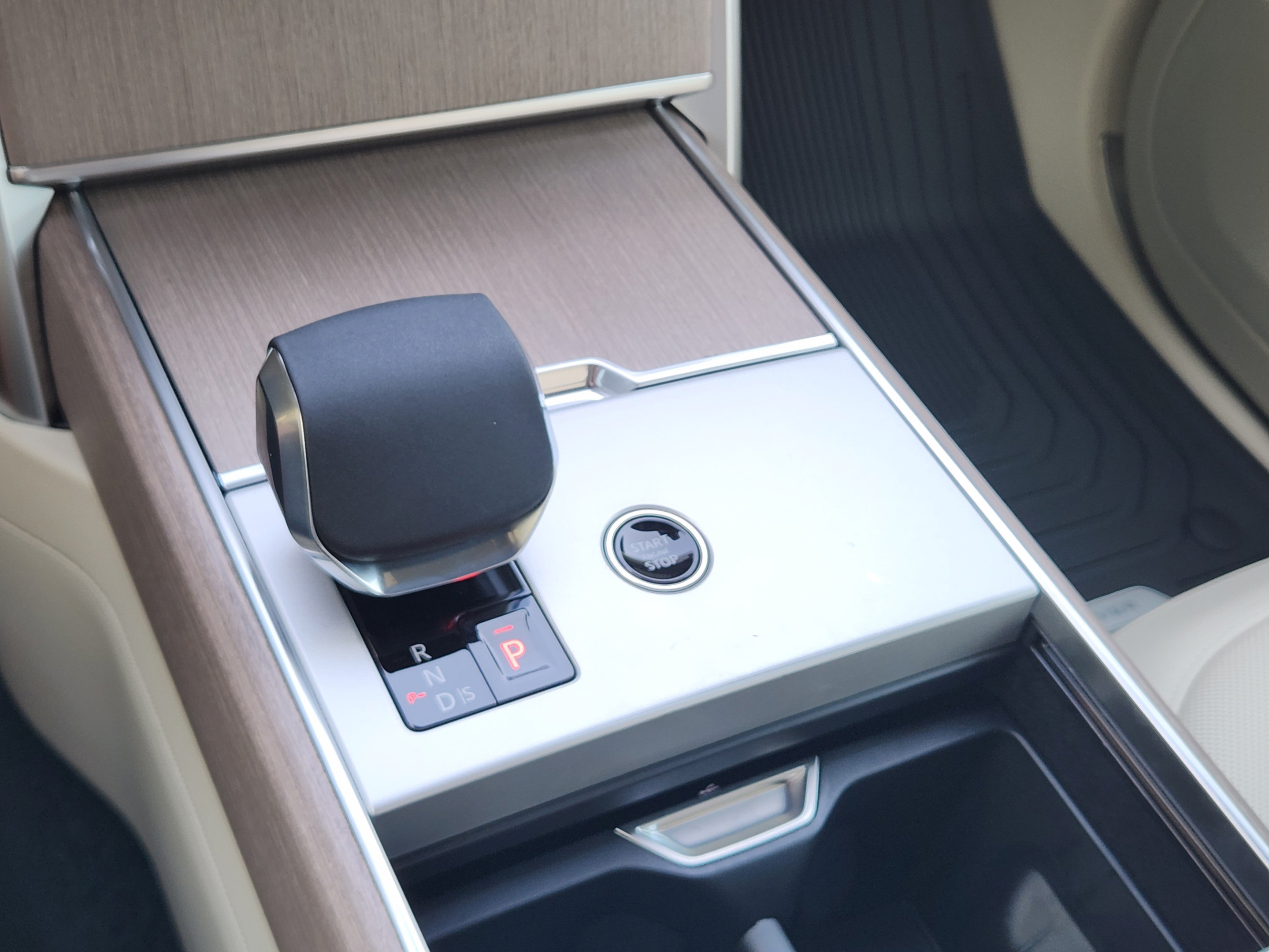 New 2026 Land Rover Range Rover SE AWD/4WD image 14