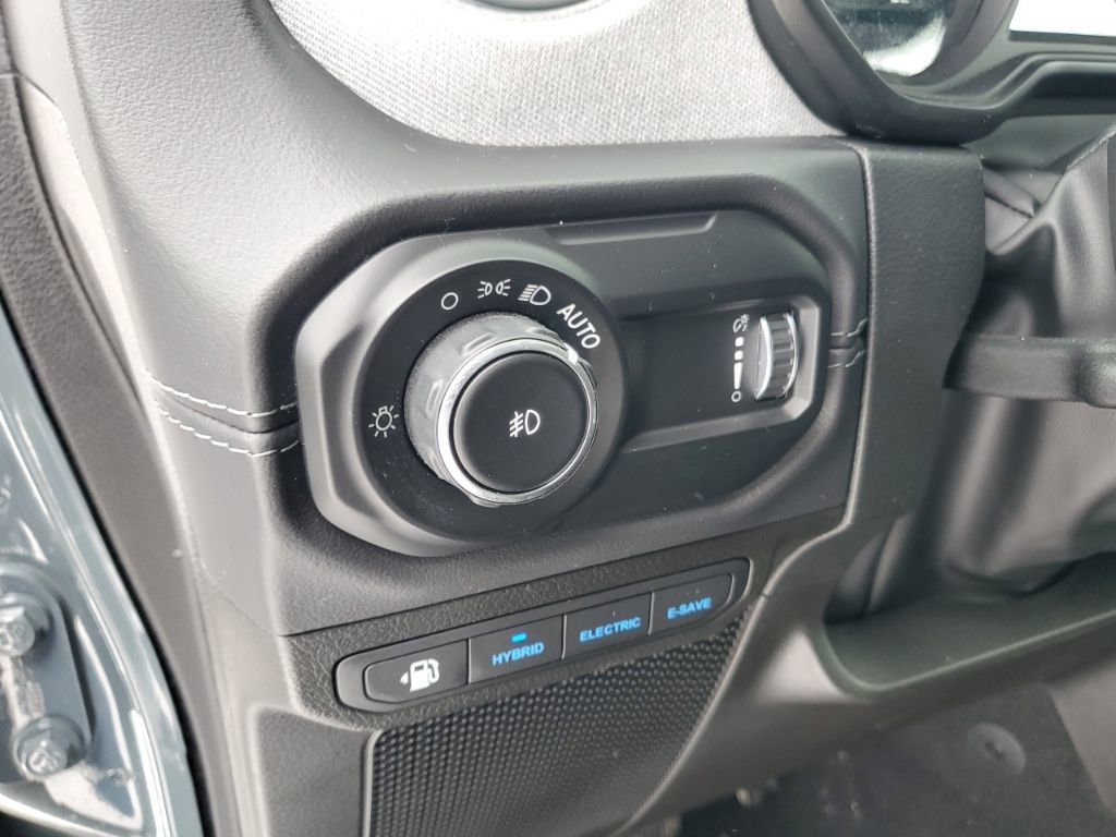 Used 2025 Jeep Wrangler Unlimited Sahara w/ Safety Group image 11