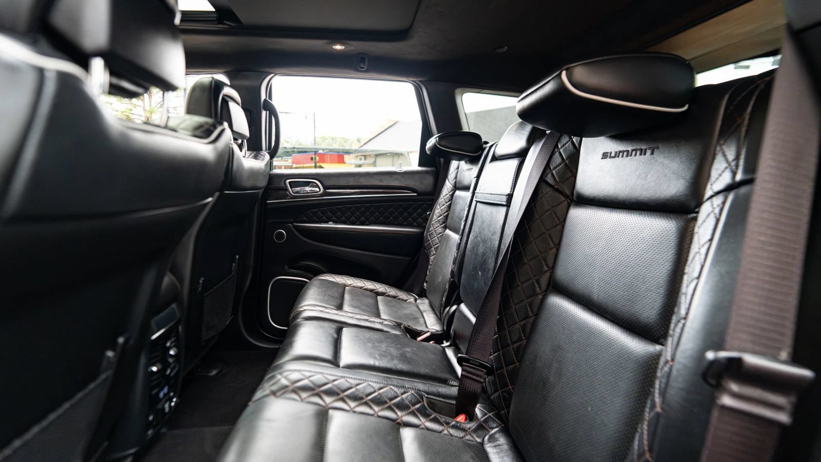 Used 2020 Jeep Grand Cherokee Summit AWD/4WD image 29