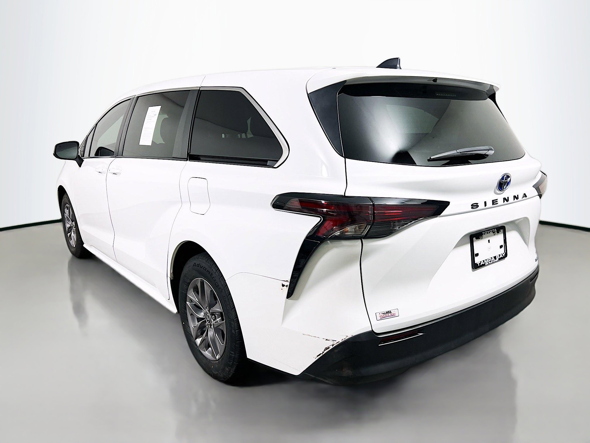 Used 2023 Toyota Sienna LE image 8