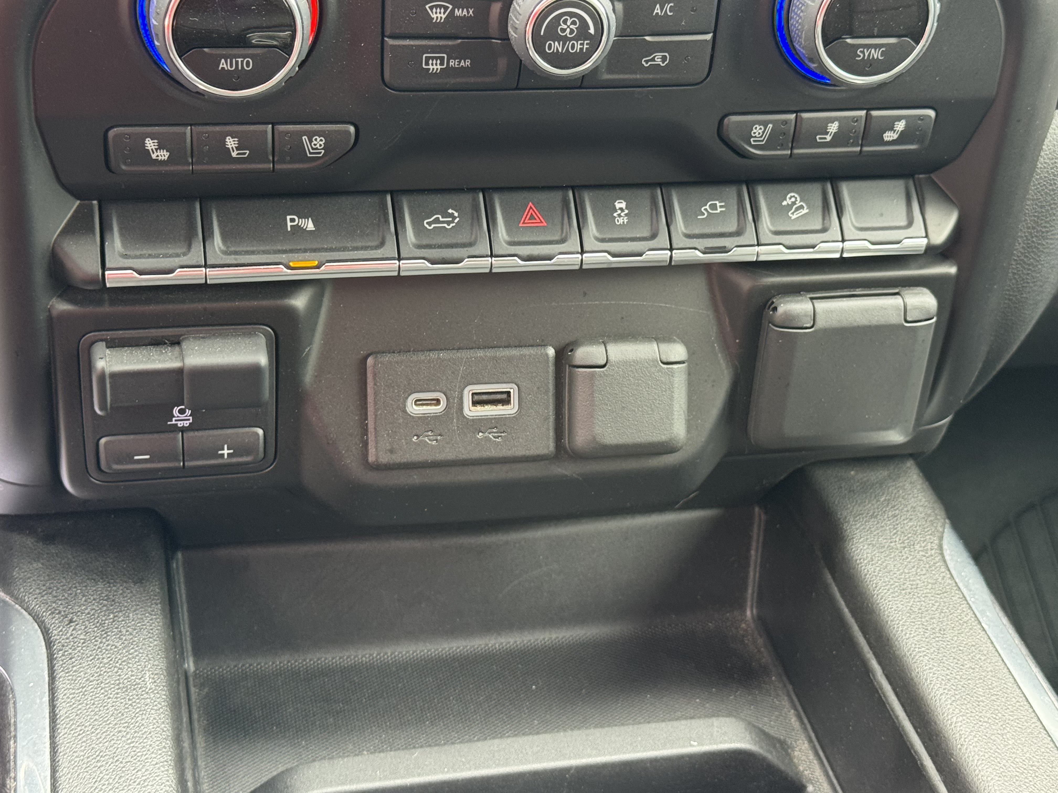 Used 2021 Chevrolet Silverado 1500 LTZ AWD/4WD image 21