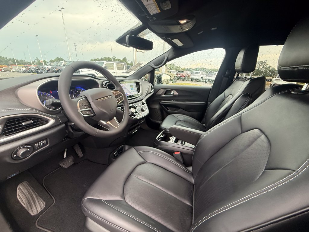 New 2027 Chrysler Pacifica Select FWD image 20