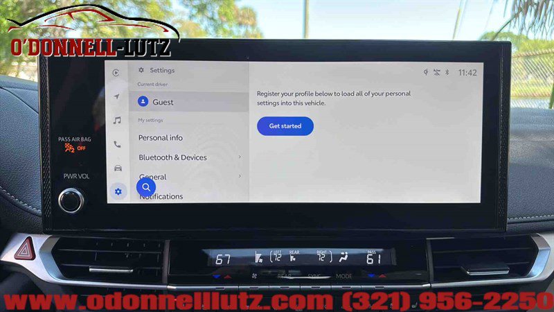 Used 2025 Toyota Sienna Platinum image 32