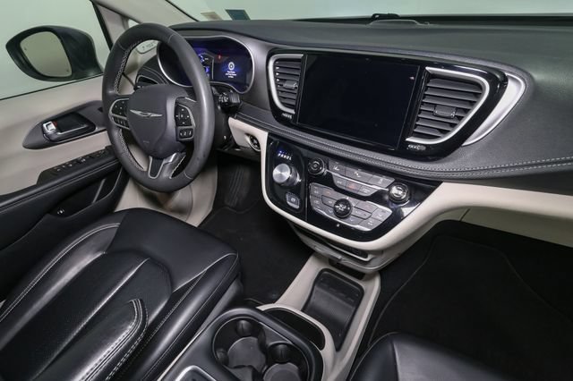Used 2023 Chrysler Pacifica Touring-L FWD image 18