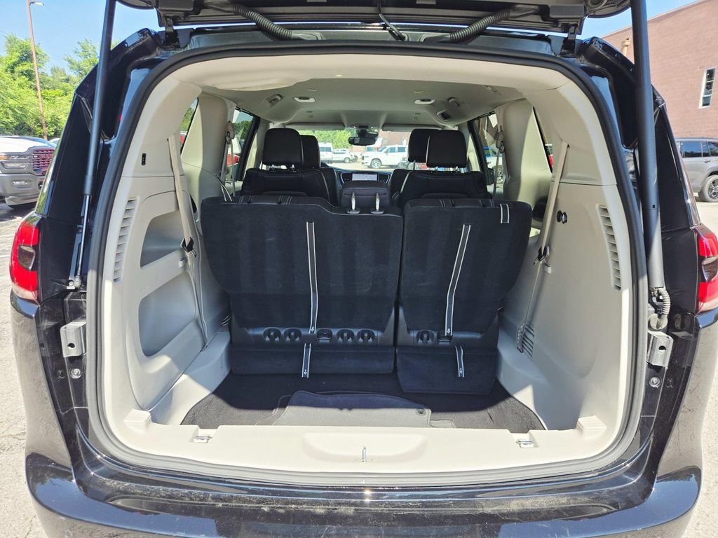 Certified 2024 Chrysler Pacifica Touring-L AWD/4WD image 14
