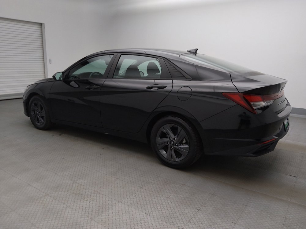 Used 2022 Hyundai Elantra SEL w/ Convenience Package FWD image 3