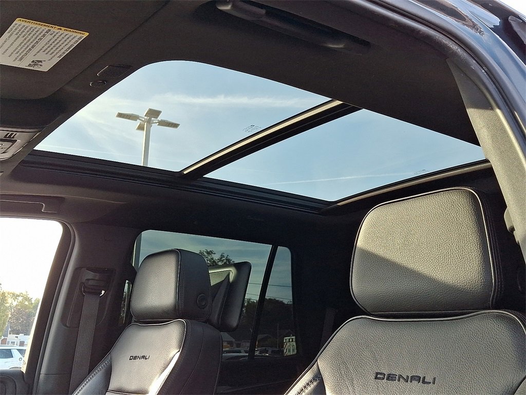 Used 2021 GMC Yukon Denali w/ Denali Ultimate Package image 17